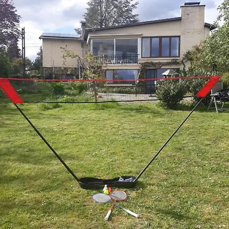 La Bergeronnette Avec La Chaleur Du Feu De Bois Et Le Jardin * Dinant
