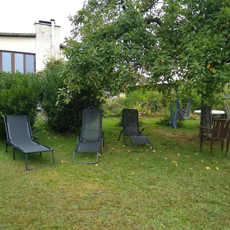 La Bergeronnette Avec La Chaleur Du Feu De Bois Et Le Jardin *