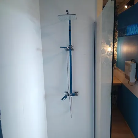 別荘 La Bergeronnette Avec La Chaleur Du Feu De Bois Et Le Jardin ディナン