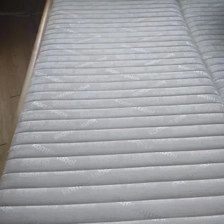 La Bergeronnette Avec La Chaleur Du Feu De Bois Et Le Jardin * ディナン